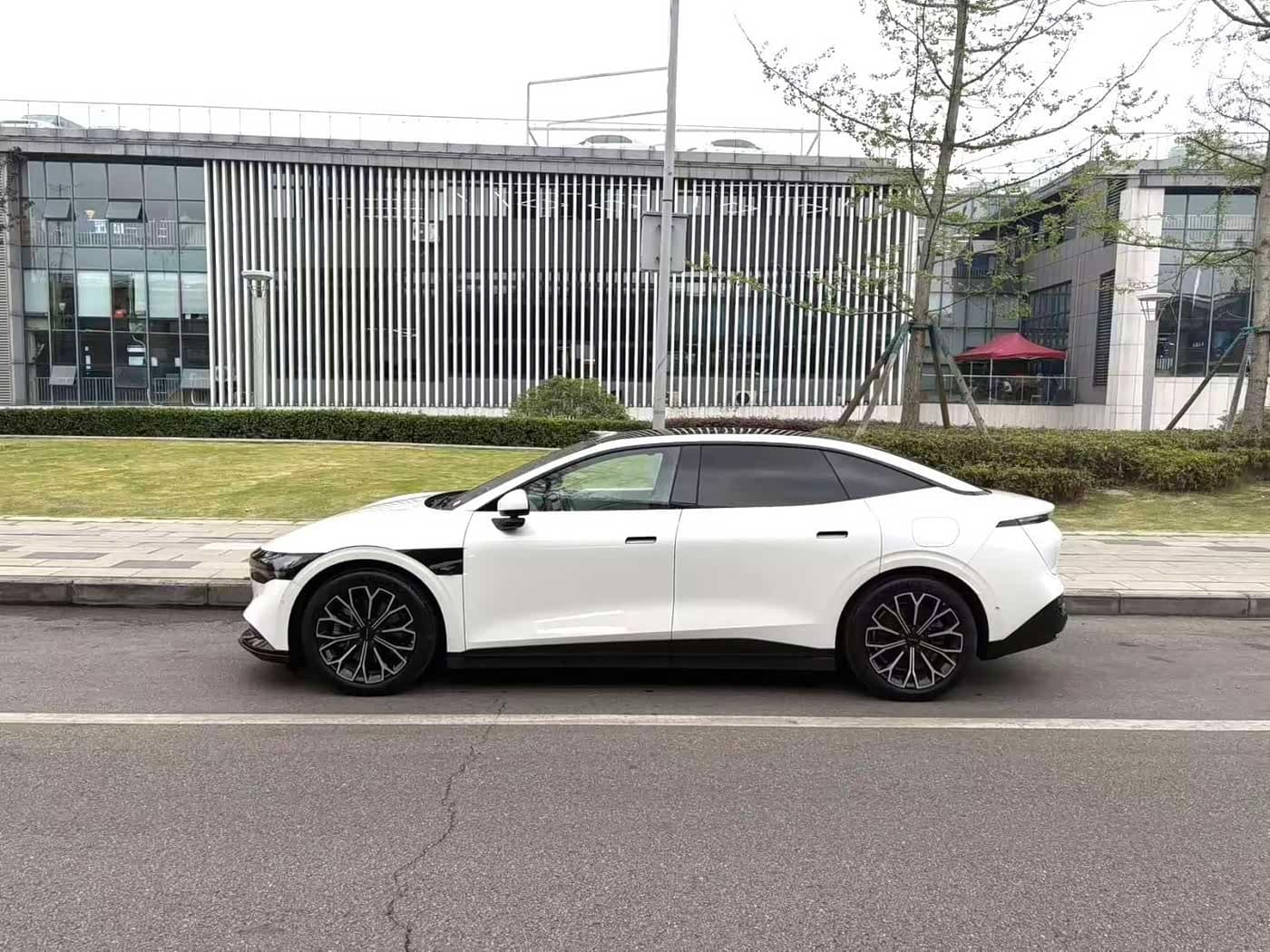 2024 Zeekr 007 White, 10,000 km, China export – photo 8