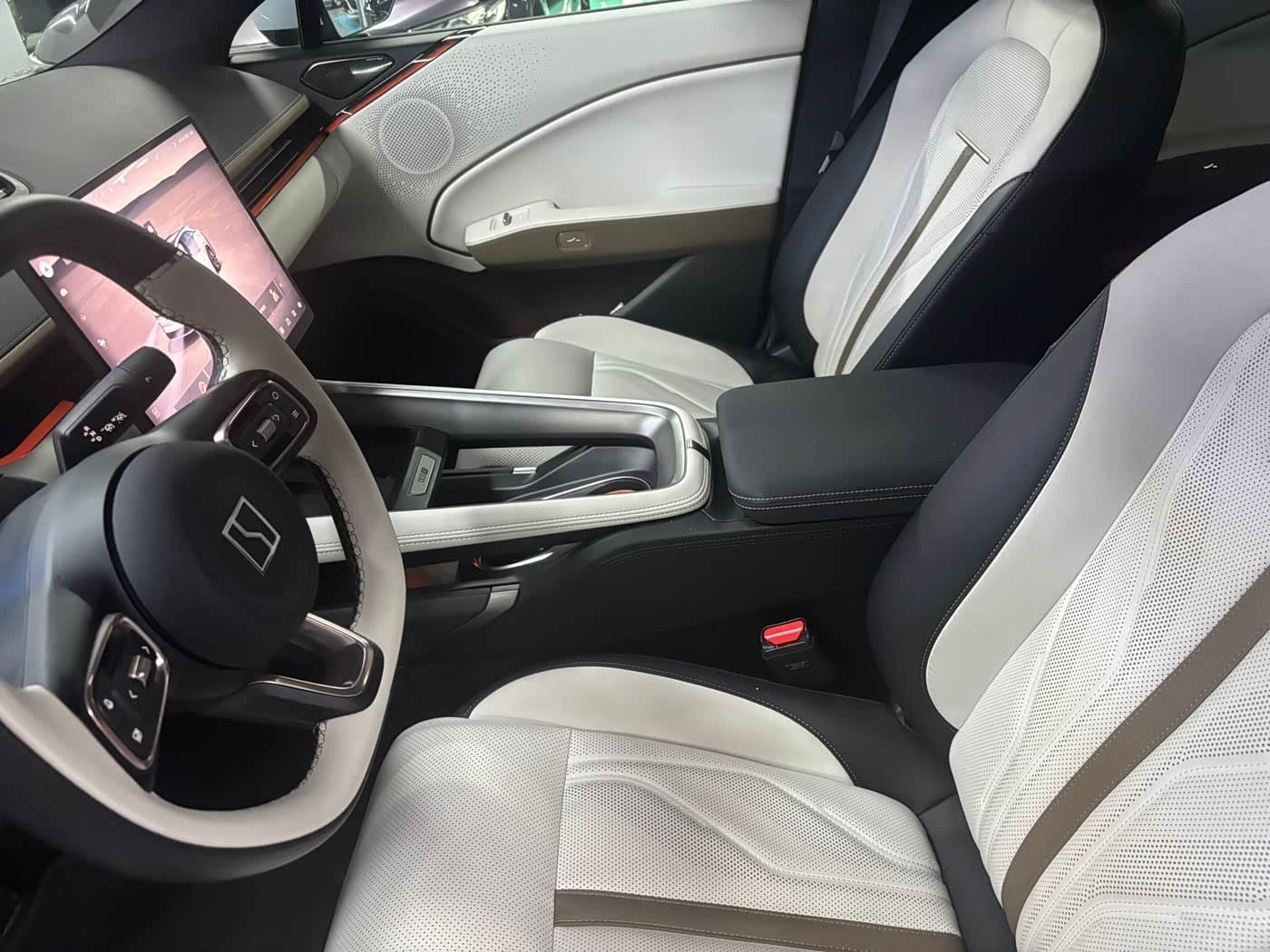 2025 Zeekr 007GT رمادي فضي, 14,000 km, China export – photo 4