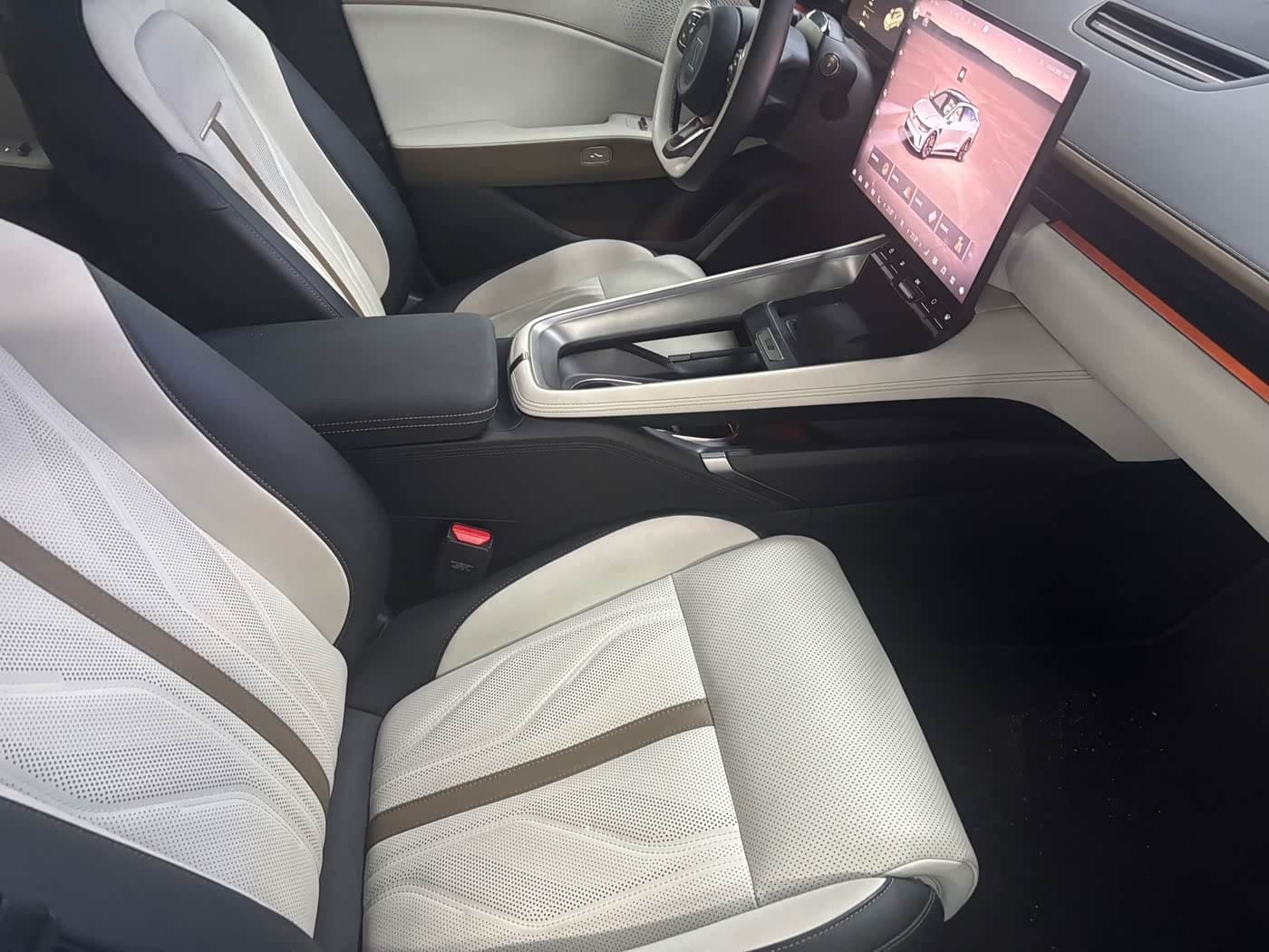 2025 Zeekr 007GT رمادي فضي, 14,000 km, China export – photo 15