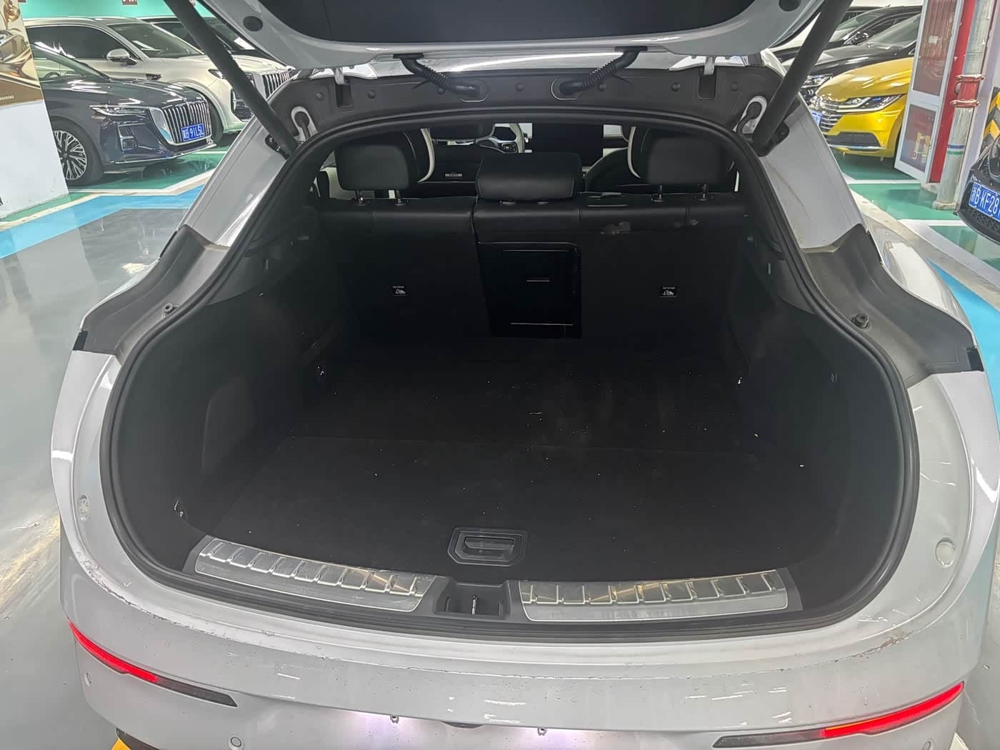 2025 Zeekr 007GT رمادي فضي, 14,000 km, China export – photo 16