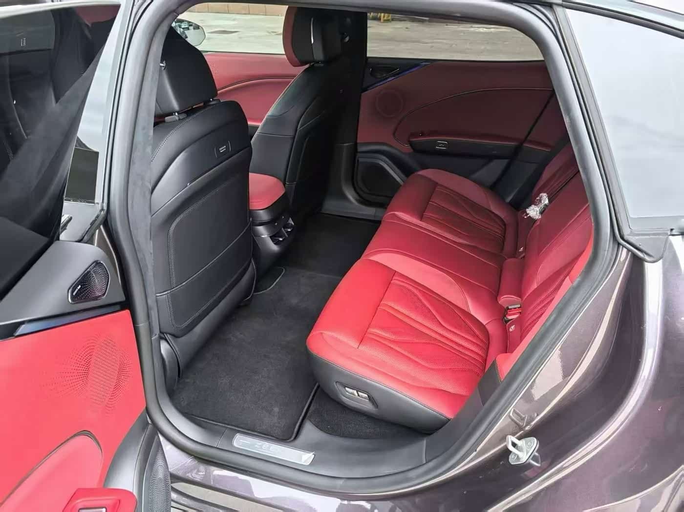 2024 Zeekr 007 Red, 9,000 km, China export – photo 6