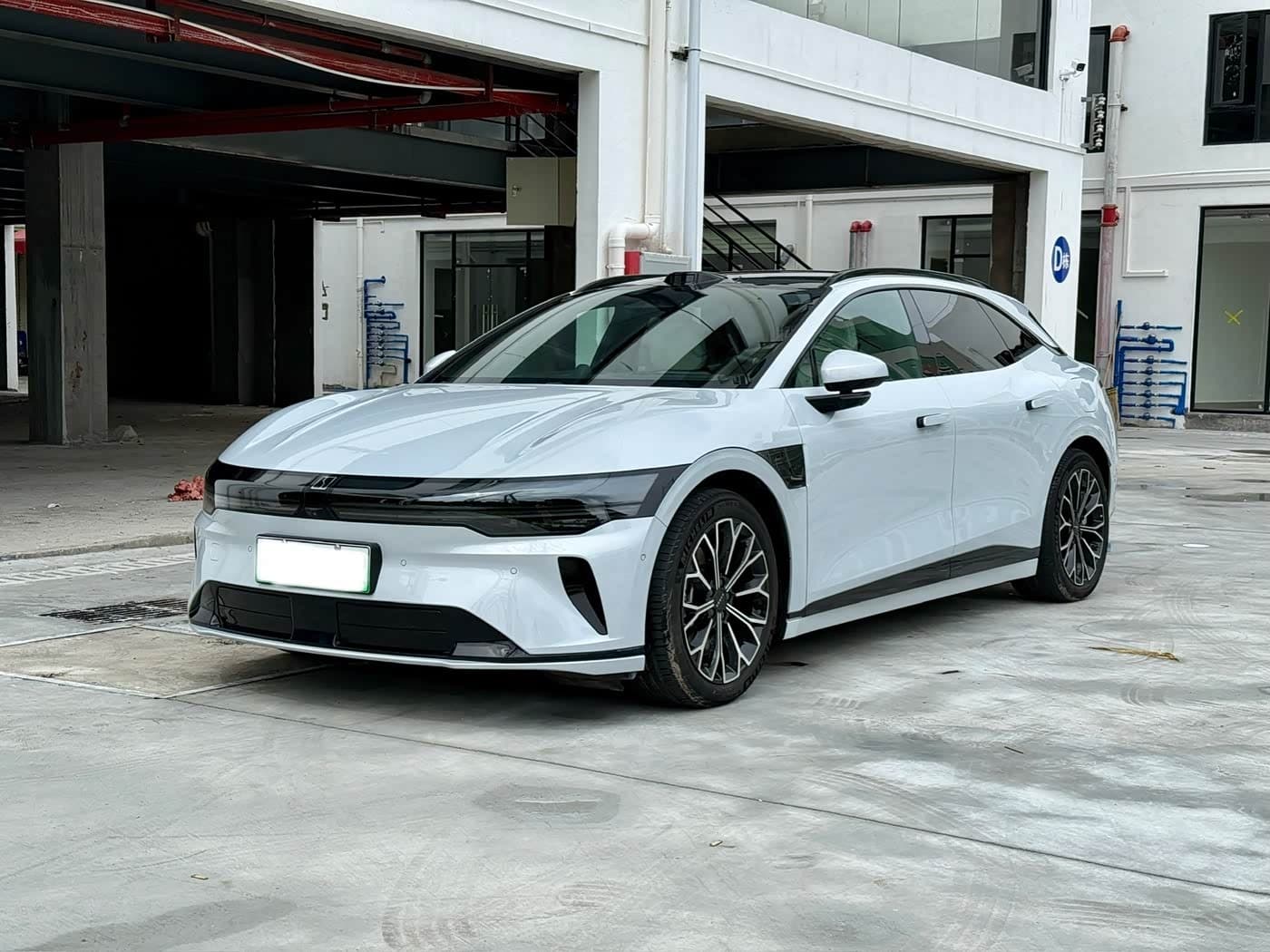2025 Zeekr 007GT رمادي فضي, 10,000 km, China export – photo 1