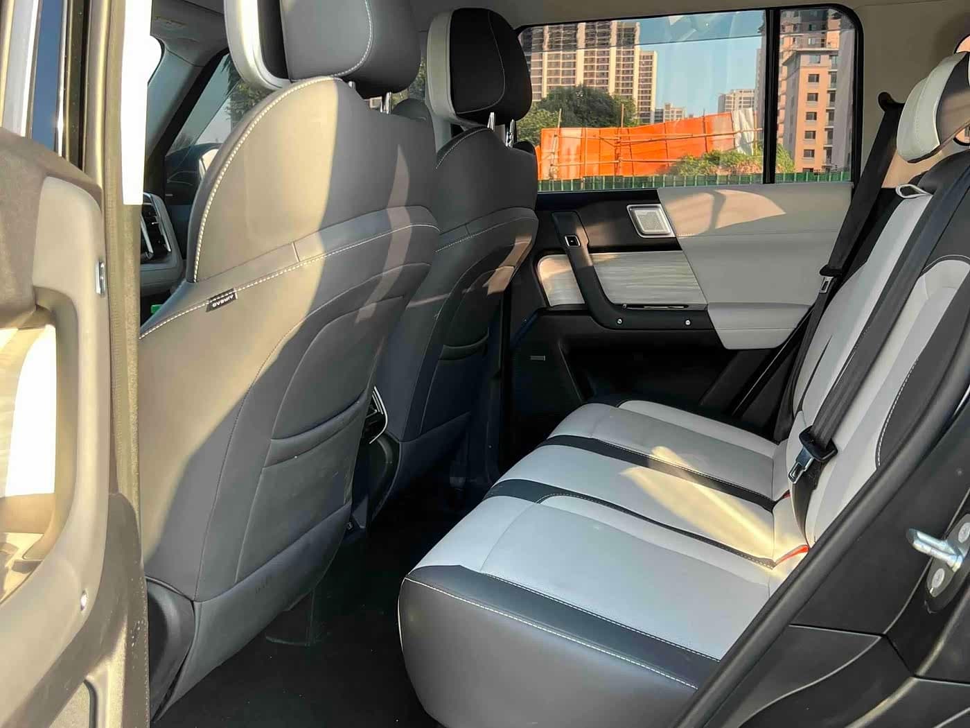 2024 iCar 03 Silbergrau, 33,000 km, China export – photo 5