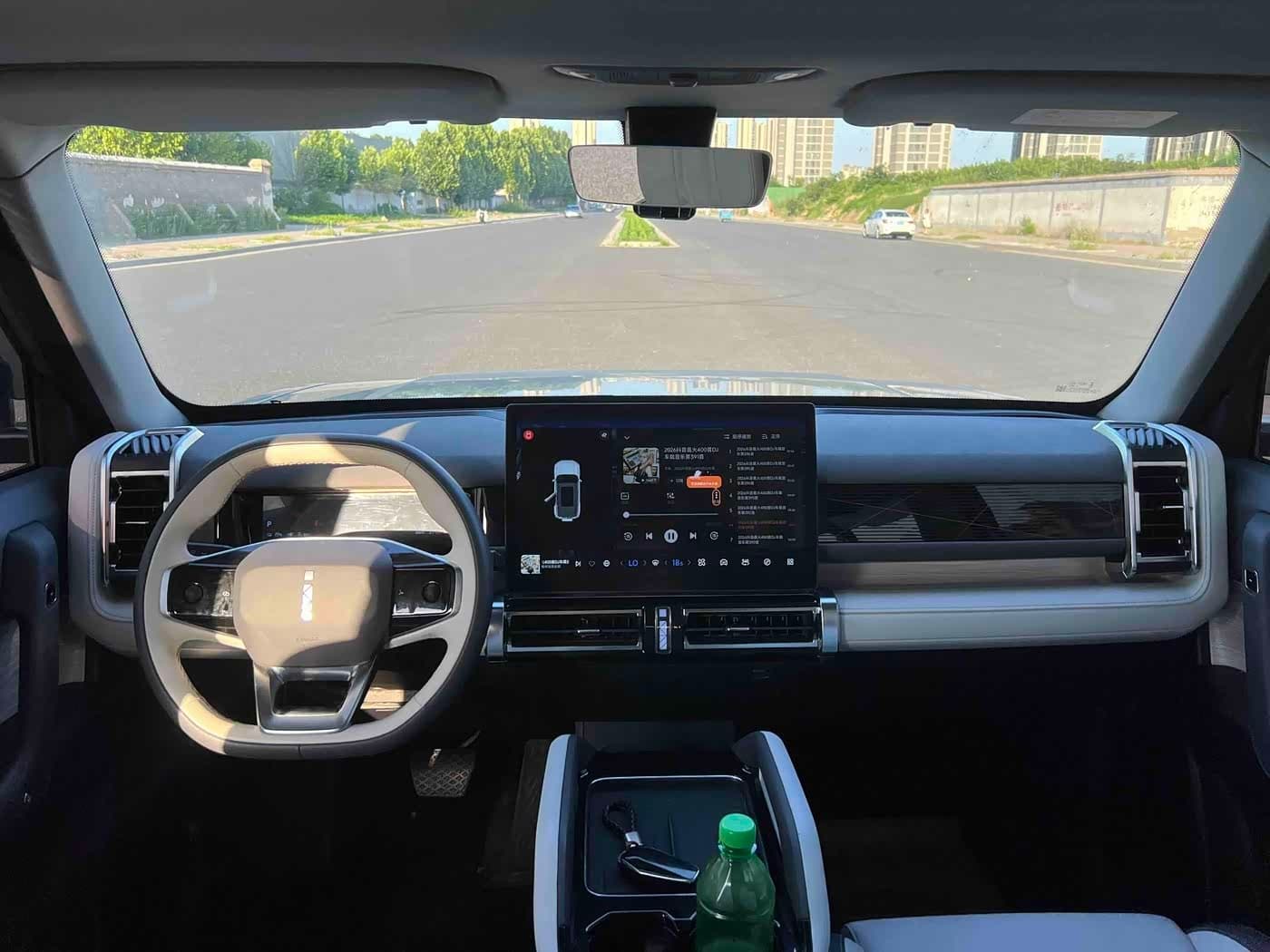 2024 iCar 03 Silbergrau, 33,000 km, China export – photo 6