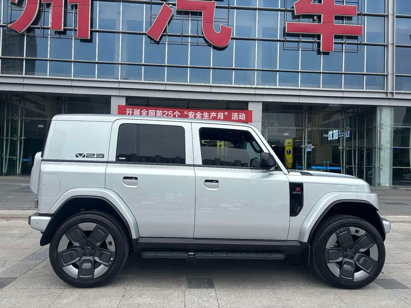 2025 iCar V23 رمادي فضي, 3,600 km, China export – photo 13
