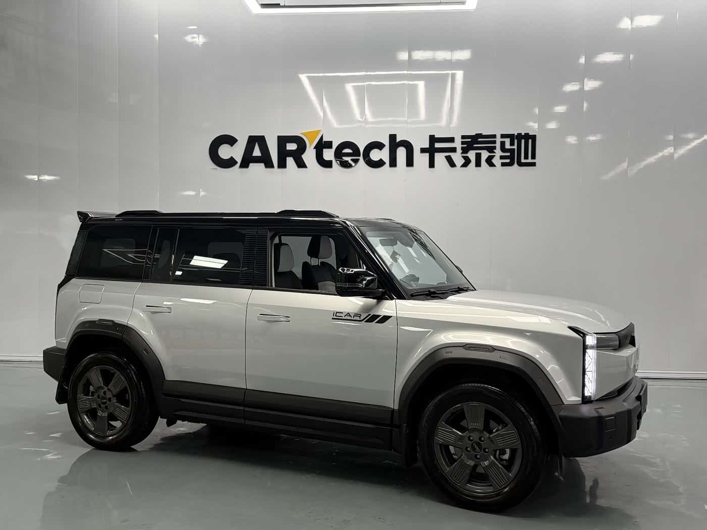 2024 iCar 03 رمادي فضي, 12,000 km, China export – photo 3