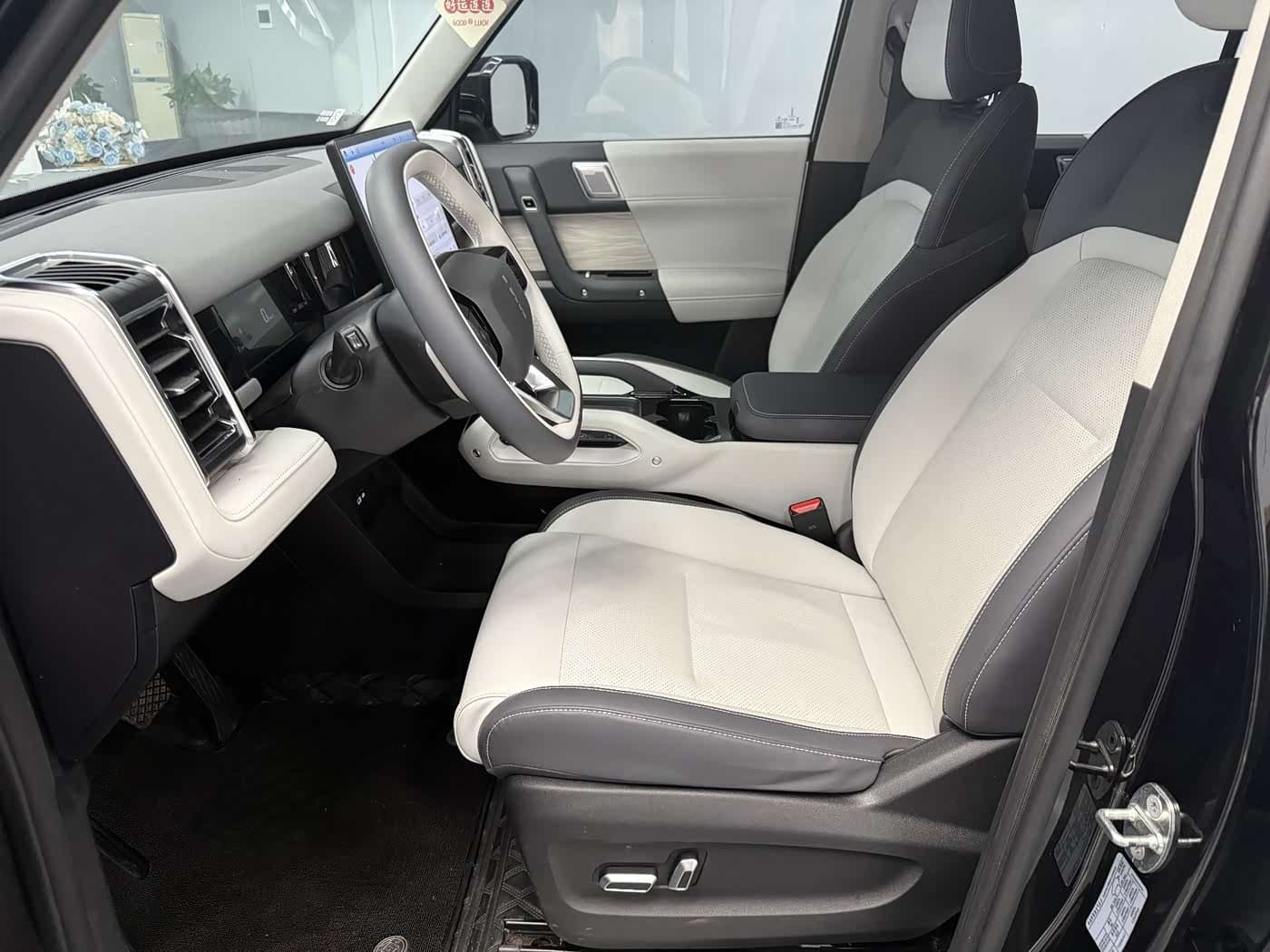 2024 iCar 03 رمادي فضي, 12,000 km, China export – photo 5