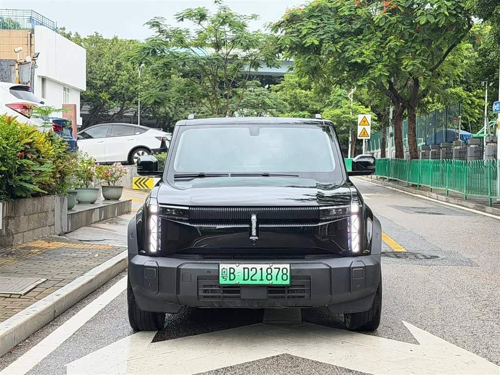 2024 iCar 03 Black, 30,000 km, China export – photo 2