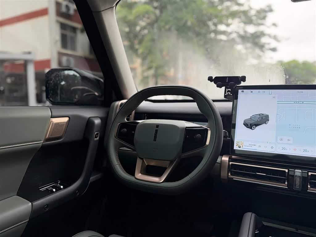 2024 iCar 03 Black, 30,000 km, China export – photo 7