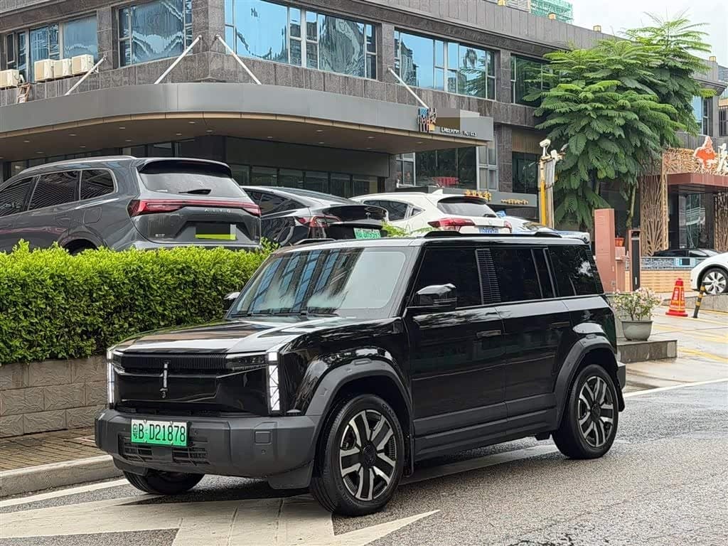 2024 iCar 03 Black, 30,000 km, China export – photo 1