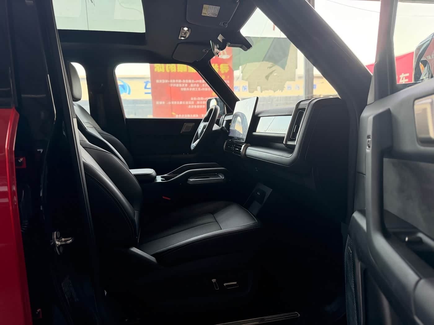 2024 iCar 03T Red, 27,000 km, China export – photo 12