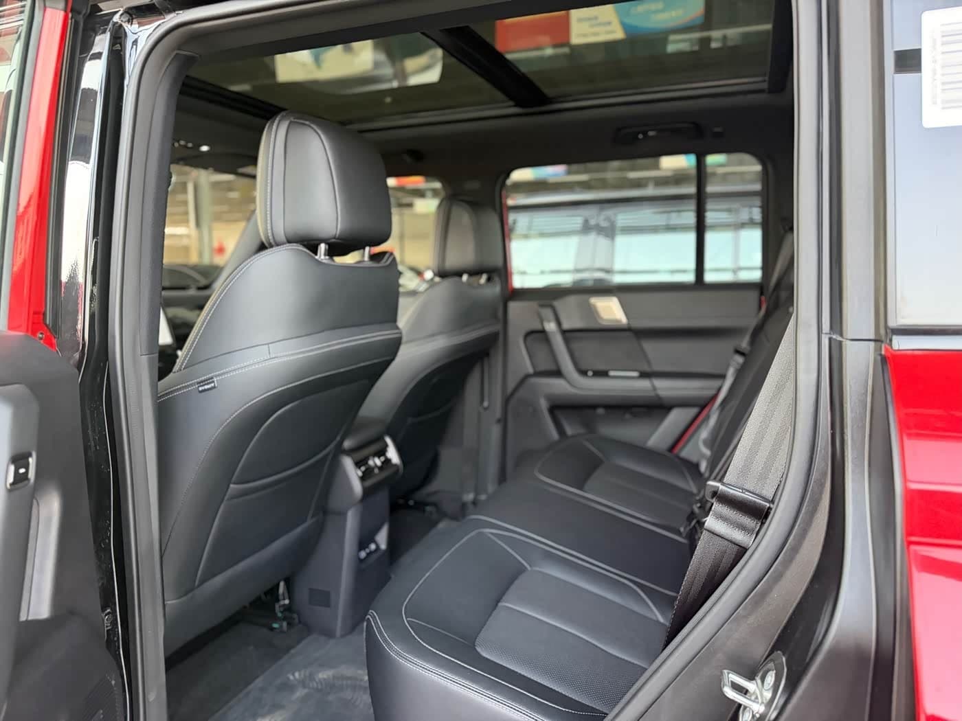 2024 iCar 03T Red, 27,000 km, China export – photo 6