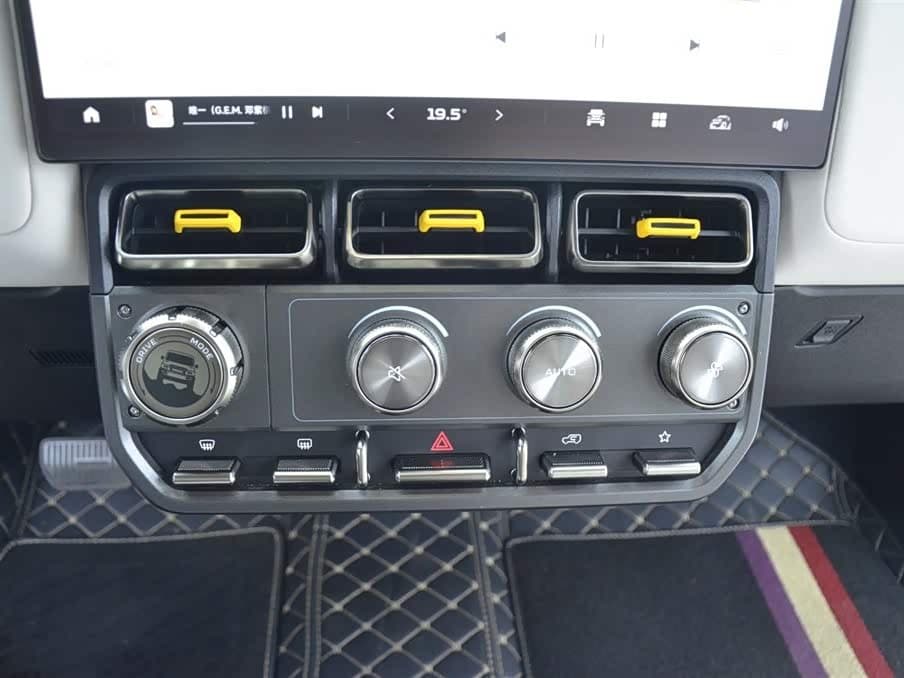 2024 iCar V23 رمادي فضي, 1,000 km, China export – photo 9