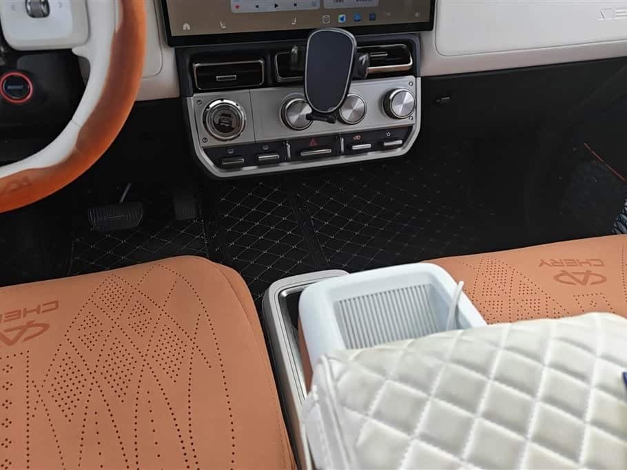 2025 iCar V23 Yellow, 15,200 km, China export – photo 16