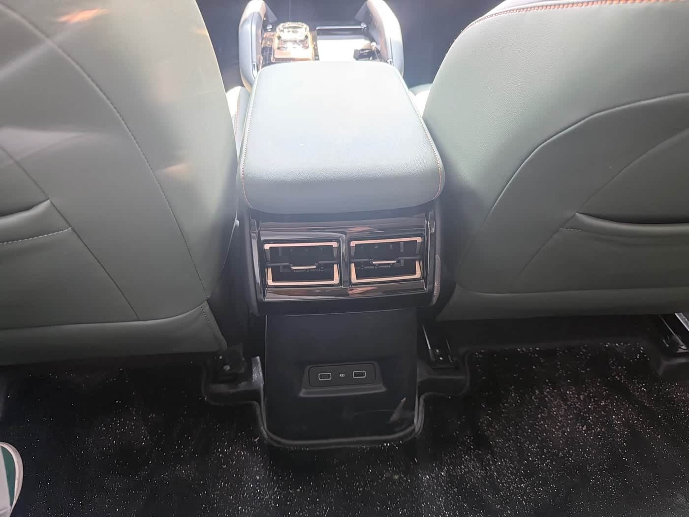 2024 iCar 03 Silbergrau, 47,000 km, China export – photo 20