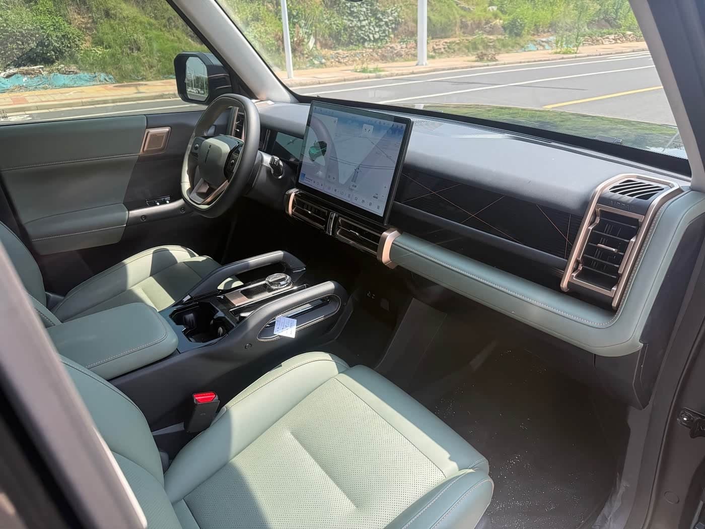 2024 iCar 03 Silbergrau, 47,000 km, China export – photo 14