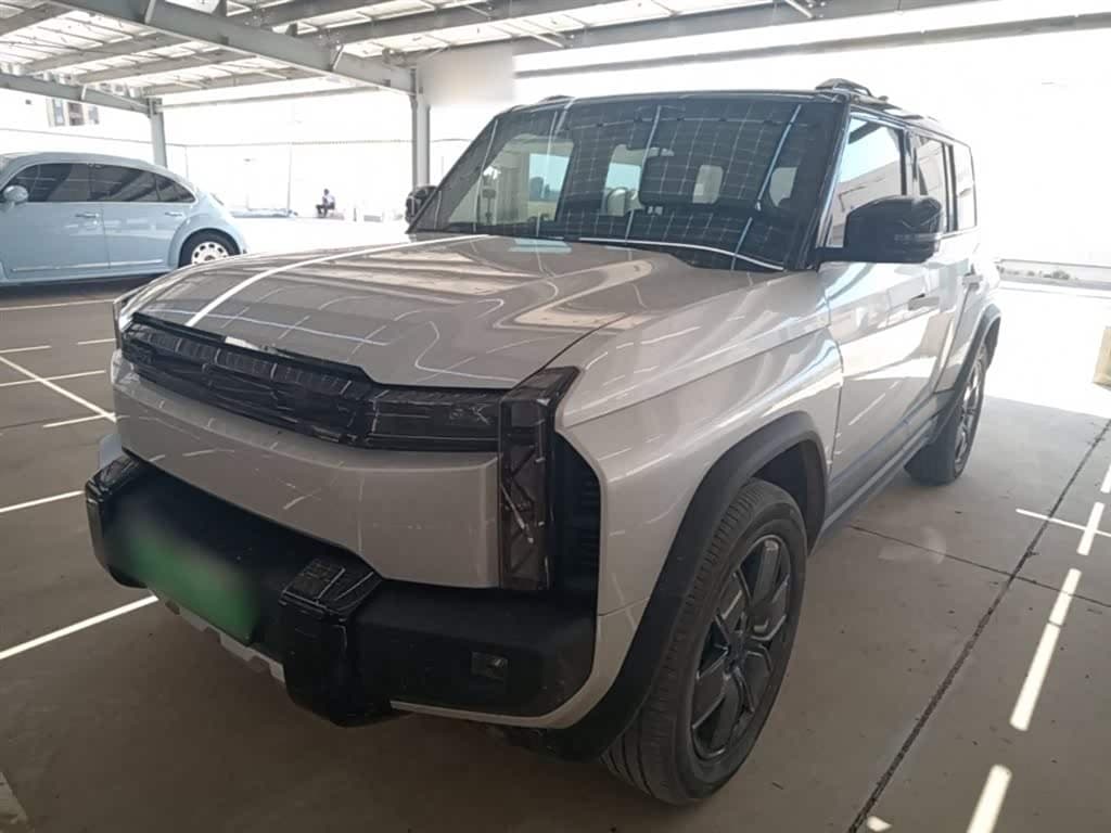 2024 iCar 03T Silbergrau, 32,200 km, China export – photo 1