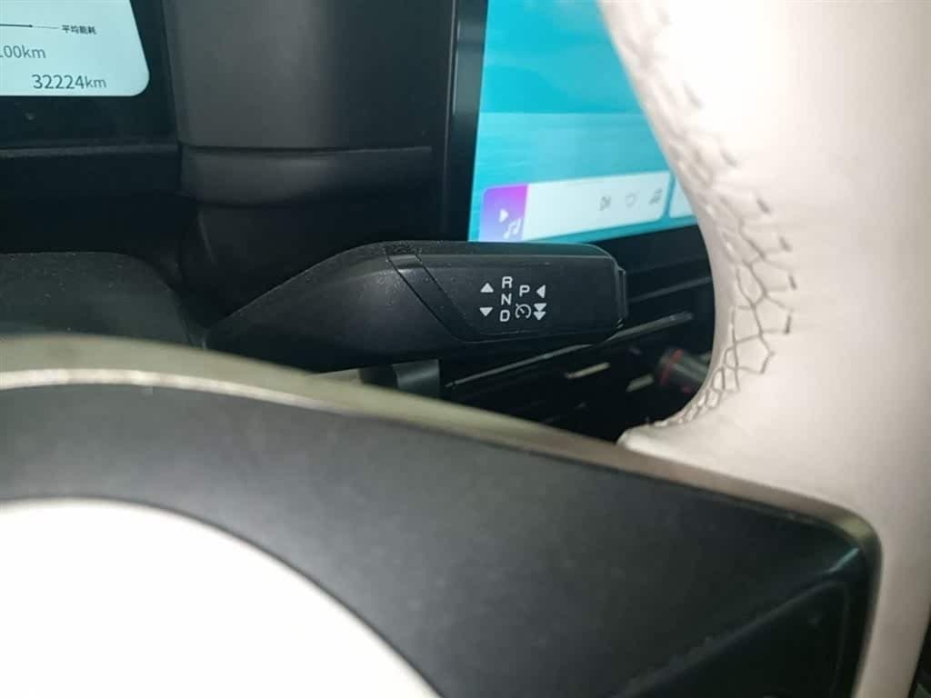 2024 iCar 03T Silbergrau, 32,200 km, China export – photo 14