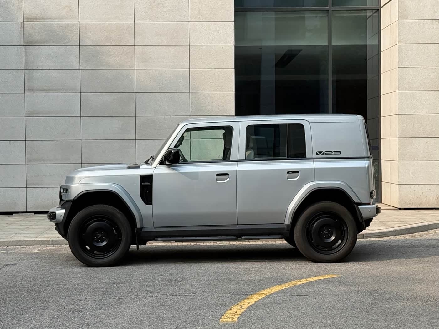 2025 iCar V23 Silbergrau, 3,000 km, China export – photo 4
