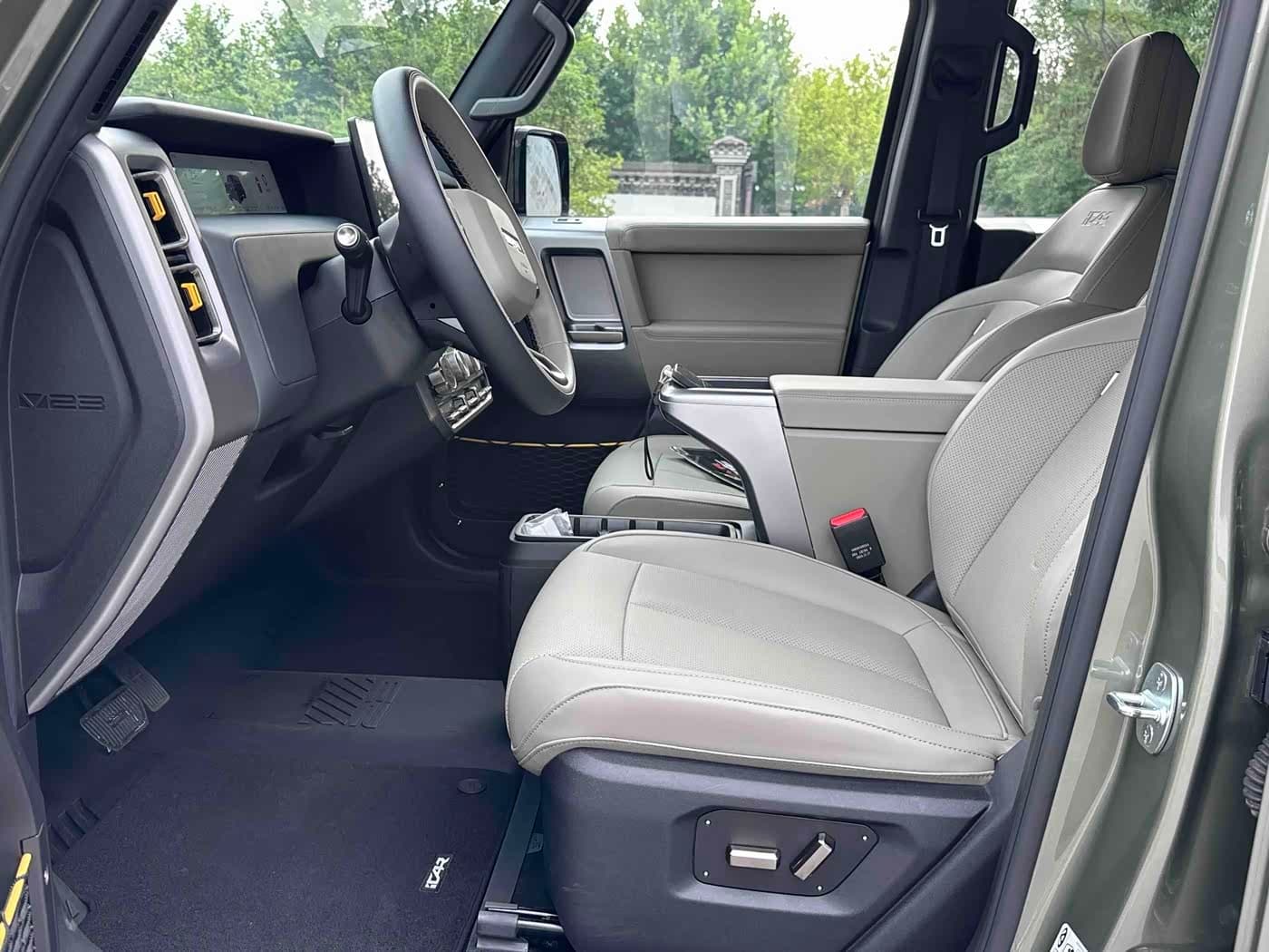 2025 iCar V23 Green, 10,000 km, China export – photo 7
