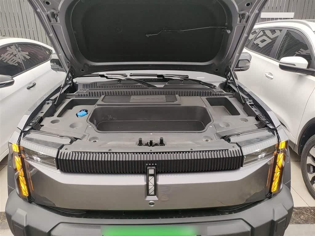 2024 iCar 03 Gris Argenté, 28,500 km, China export – photo 16