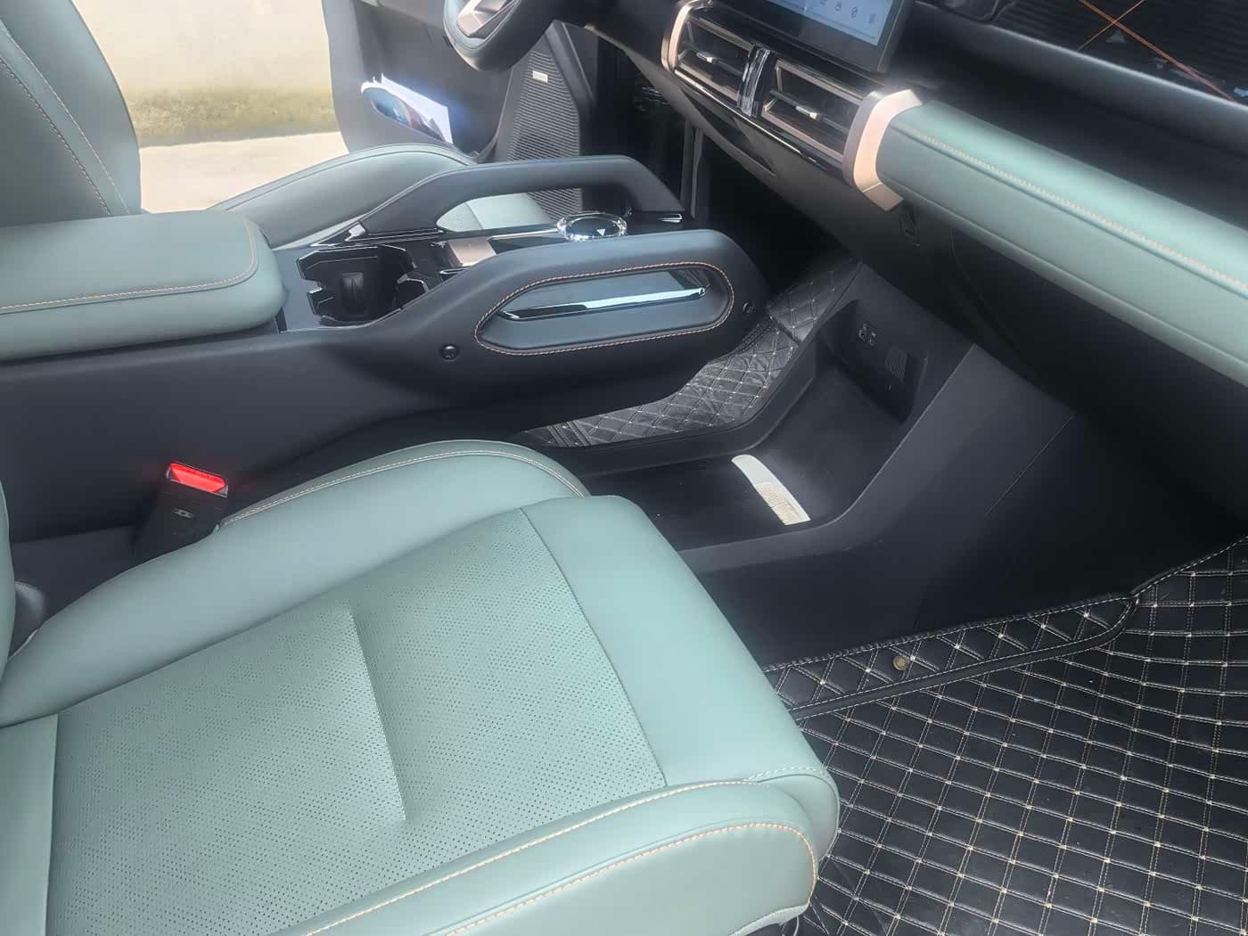 2024 iCar 03 Black, 27,000 km, China export – photo 4