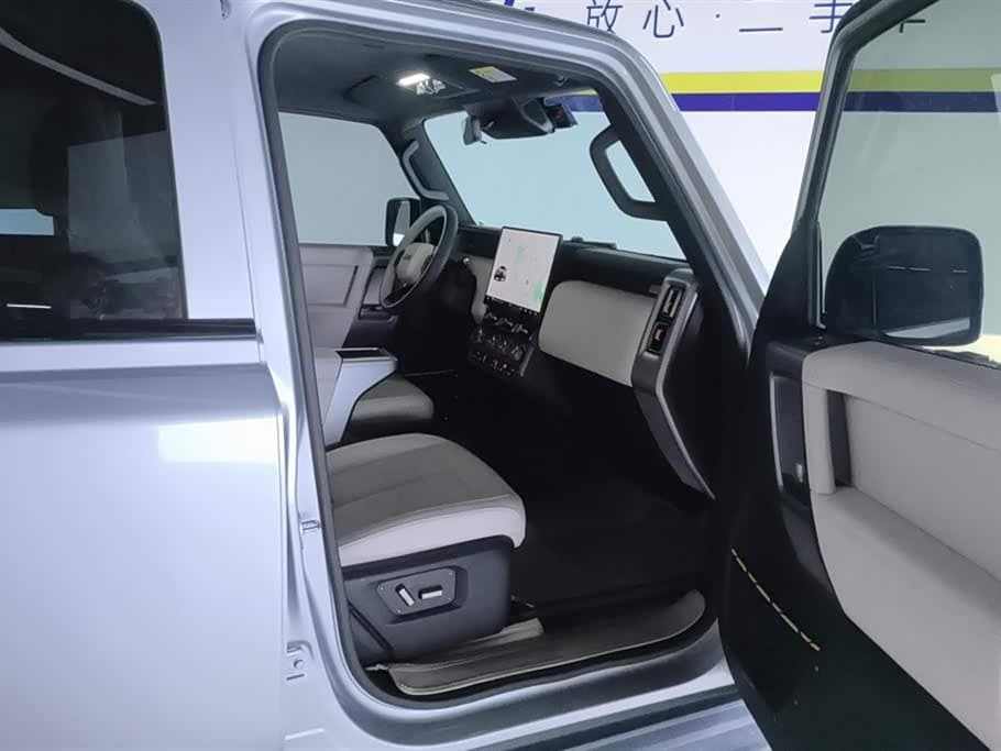 2025 iCar V23 رمادي فضي, 37,700 km, China export – photo 8