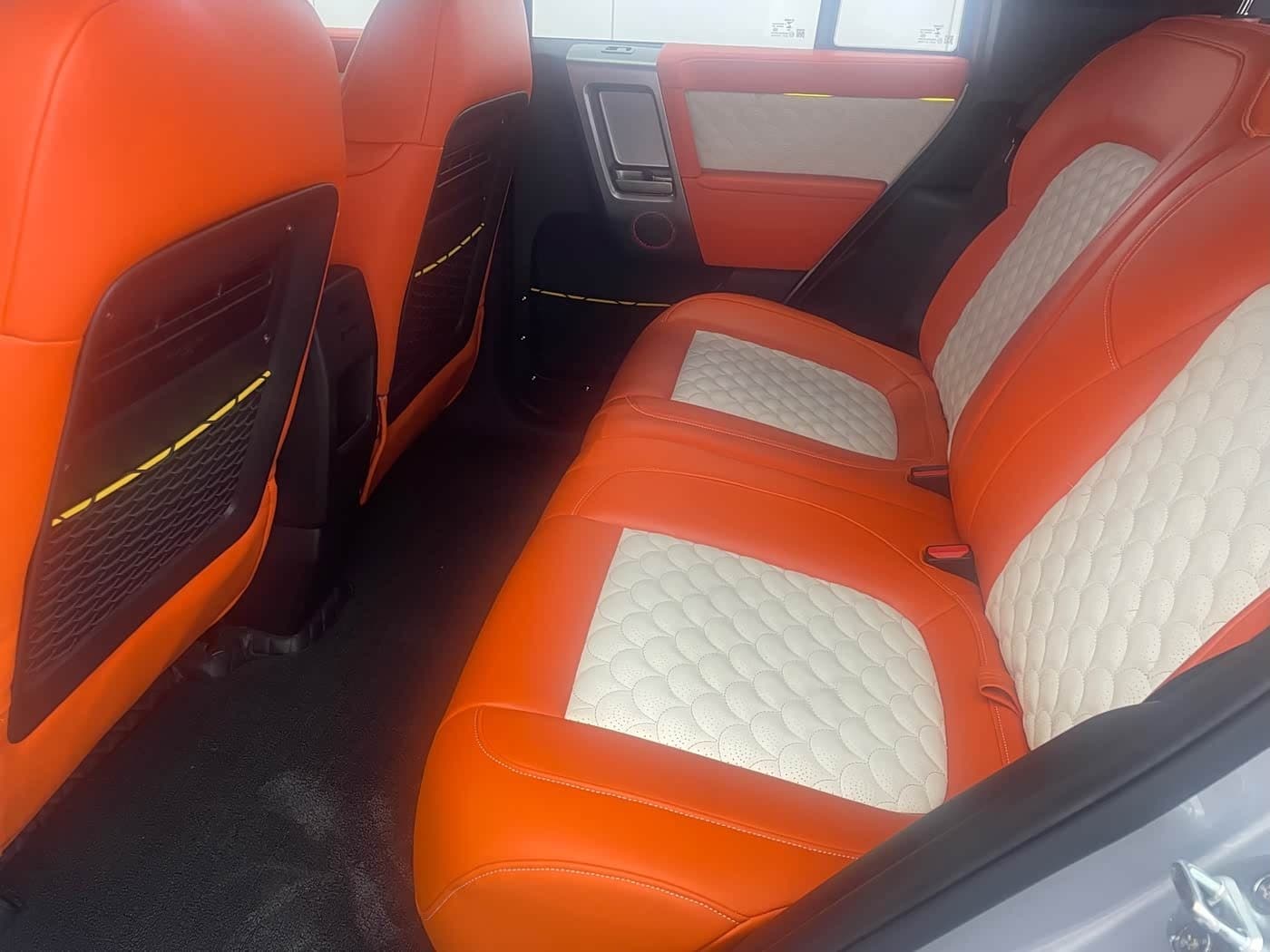 2025 iCar V23 Silbergrau, 10,000 km, China export – photo 11