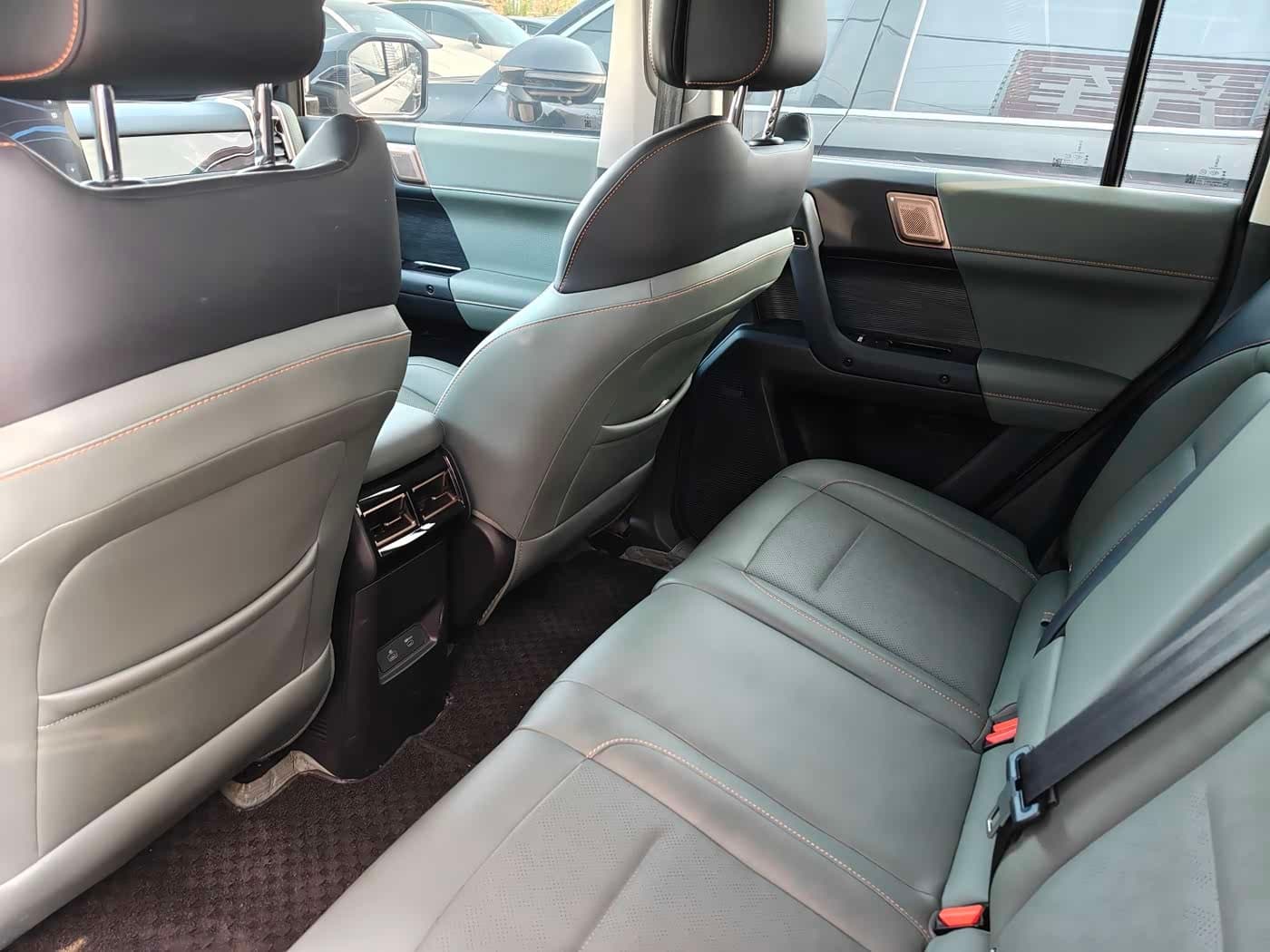 2024 iCar 03 Black, 40,000 km, China export – photo 4
