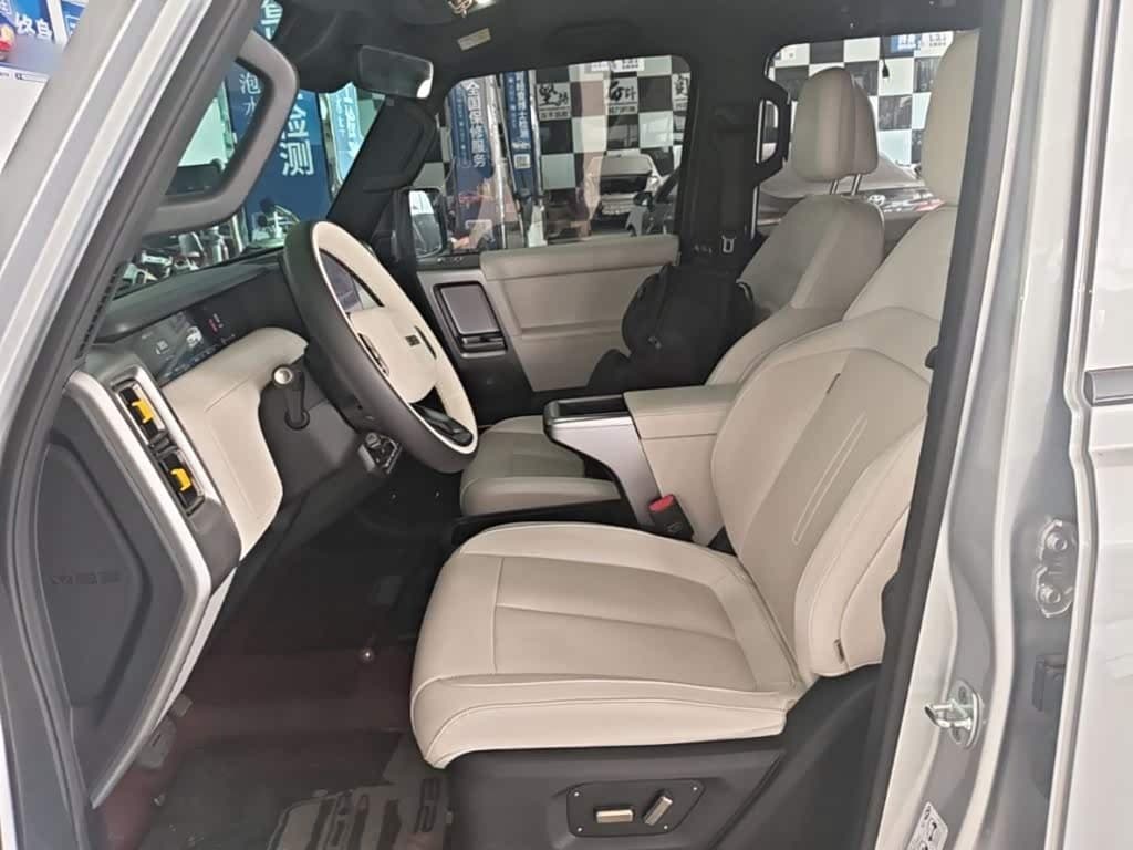 2025 iCar V23 رمادي فضي, 27,300 km, China export – photo 15