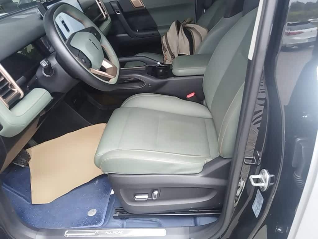 2024 iCar 03 Silbergrau, 47,900 km, China export – photo 15