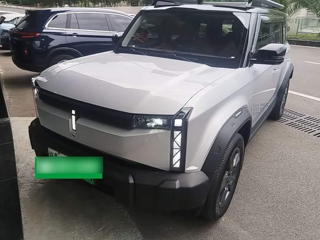 2024 iCar 03 Silbergrau, 47,900 km, China export – photo 1