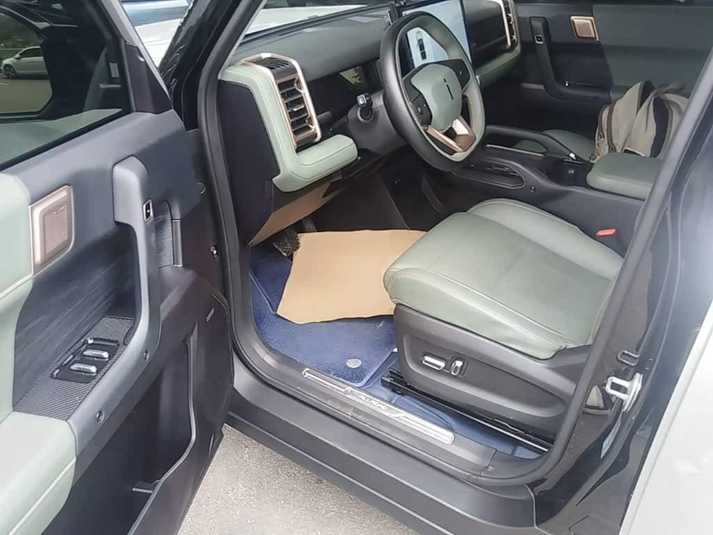 2024 iCar 03 Silbergrau, 47,900 km, China export – photo 16