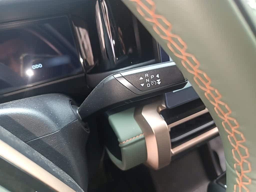 2024 iCar 03 Zilvergrijs, 11,200 km, China export – photo 7