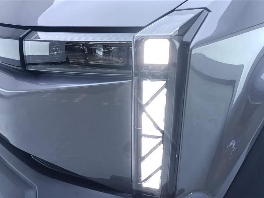 2024 iCar 03 Silbergrau, 37,900 km, China export – photo 5