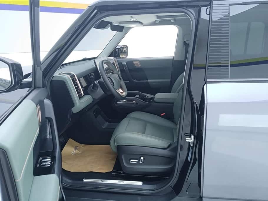 2024 iCar 03 Silbergrau, 37,900 km, China export – photo 9