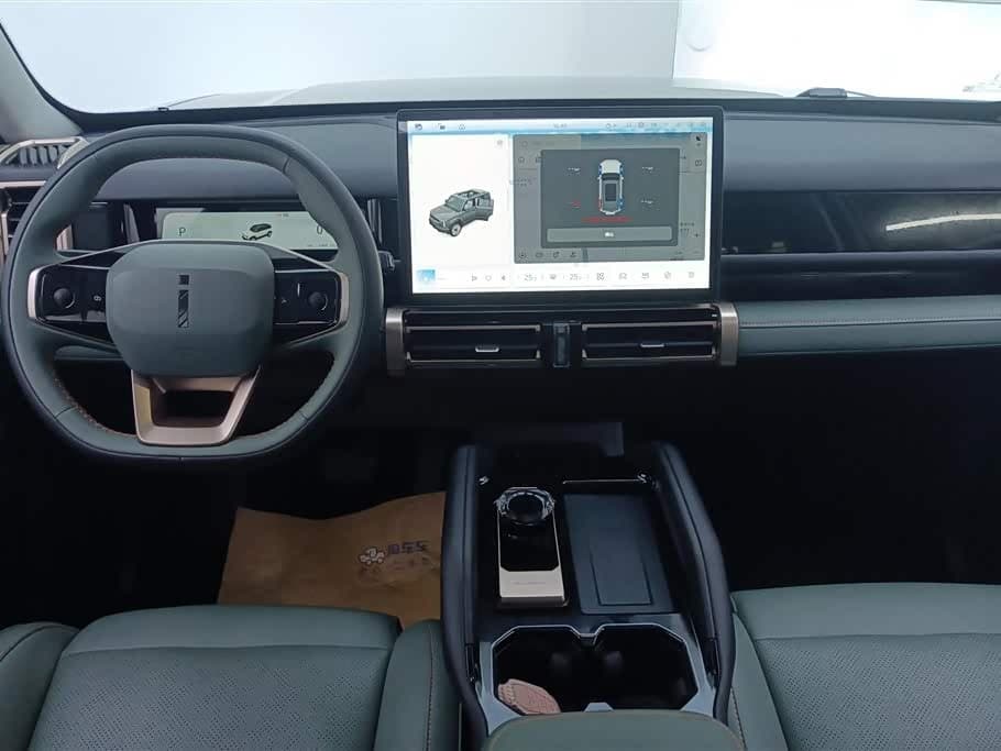 2024 iCar 03 Silbergrau, 37,900 km, China export – photo 12