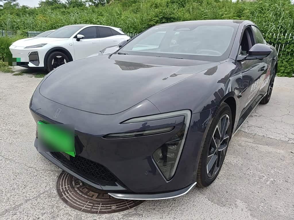 2025 Avatr 06 Red, 7,100 km, China export – photo 1