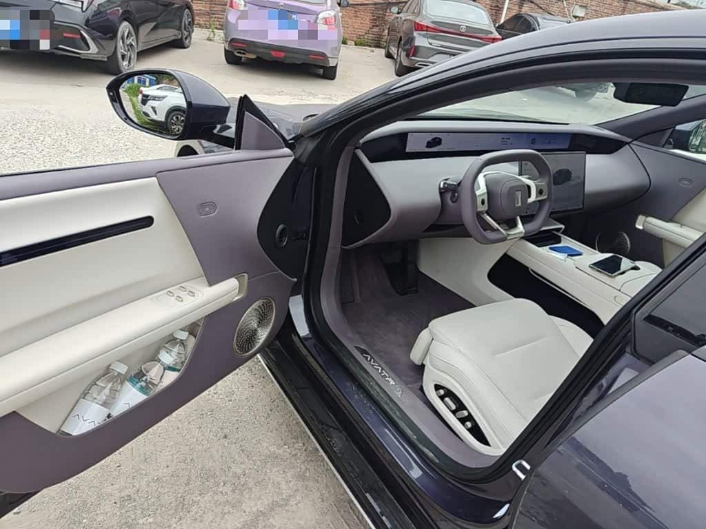 2025 Avatr 06 Red, 7,100 km, China export – photo 16