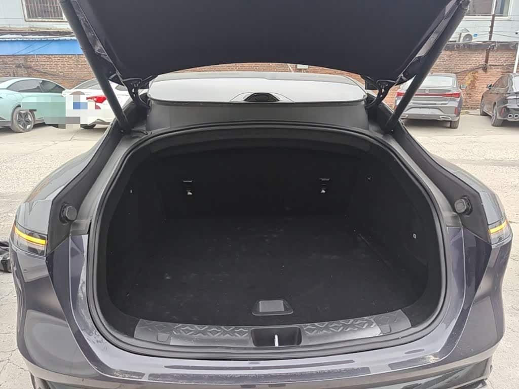 2025 Avatr 06 Red, 7,100 km, China export – photo 19