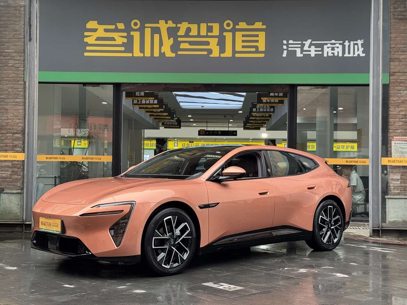 2026 Avatr 06T Yellow, 2,500 km, China export – photo 1
