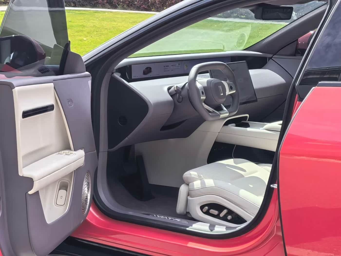 2025 Avatr 06 Red, 10,000 km, China export – photo 4