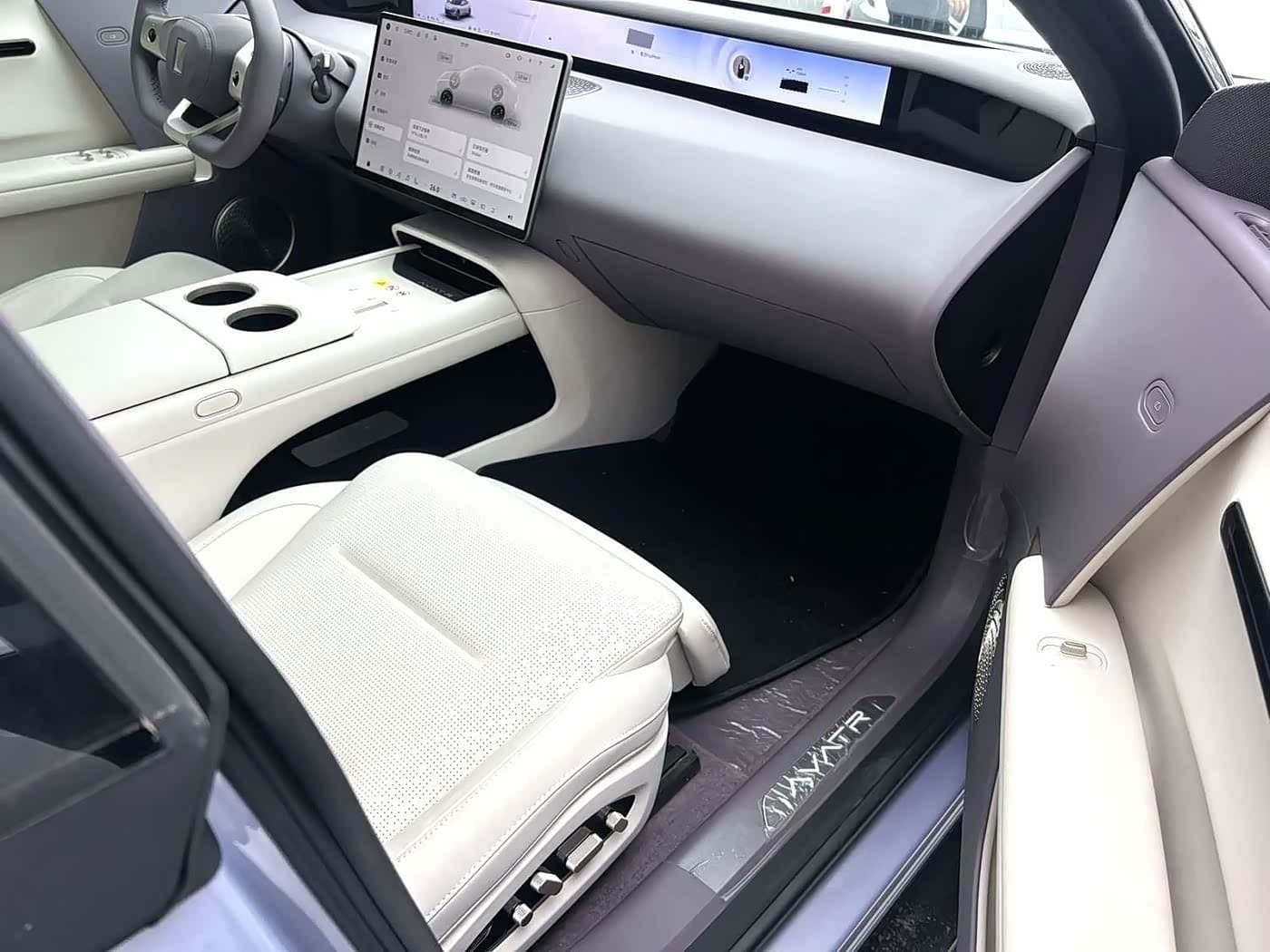 2025 Avatr 06 Red, 4,000 km, China export – photo 5