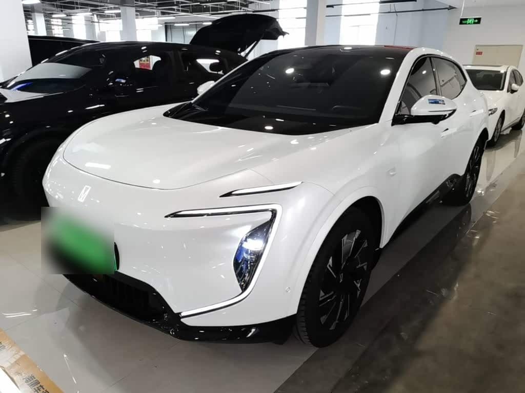 2025 Avatr 07 White, 26,600 km, China export – photo 1