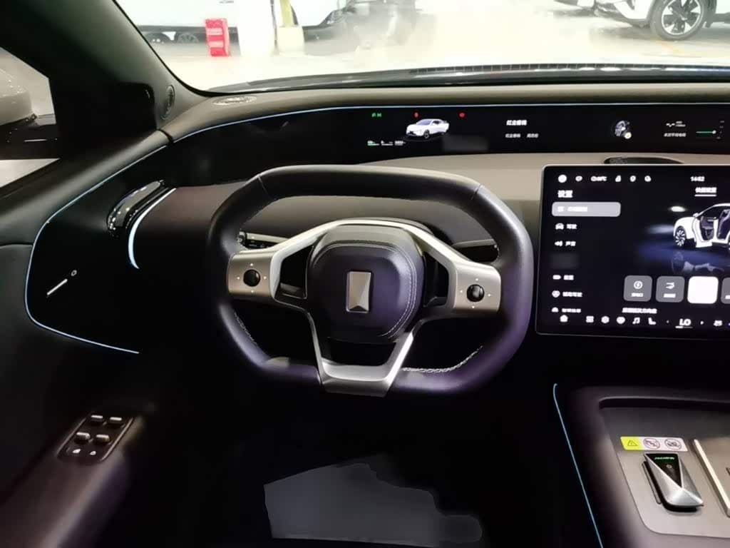 2025 Avatr 07 White, 26,600 km, China export – photo 11
