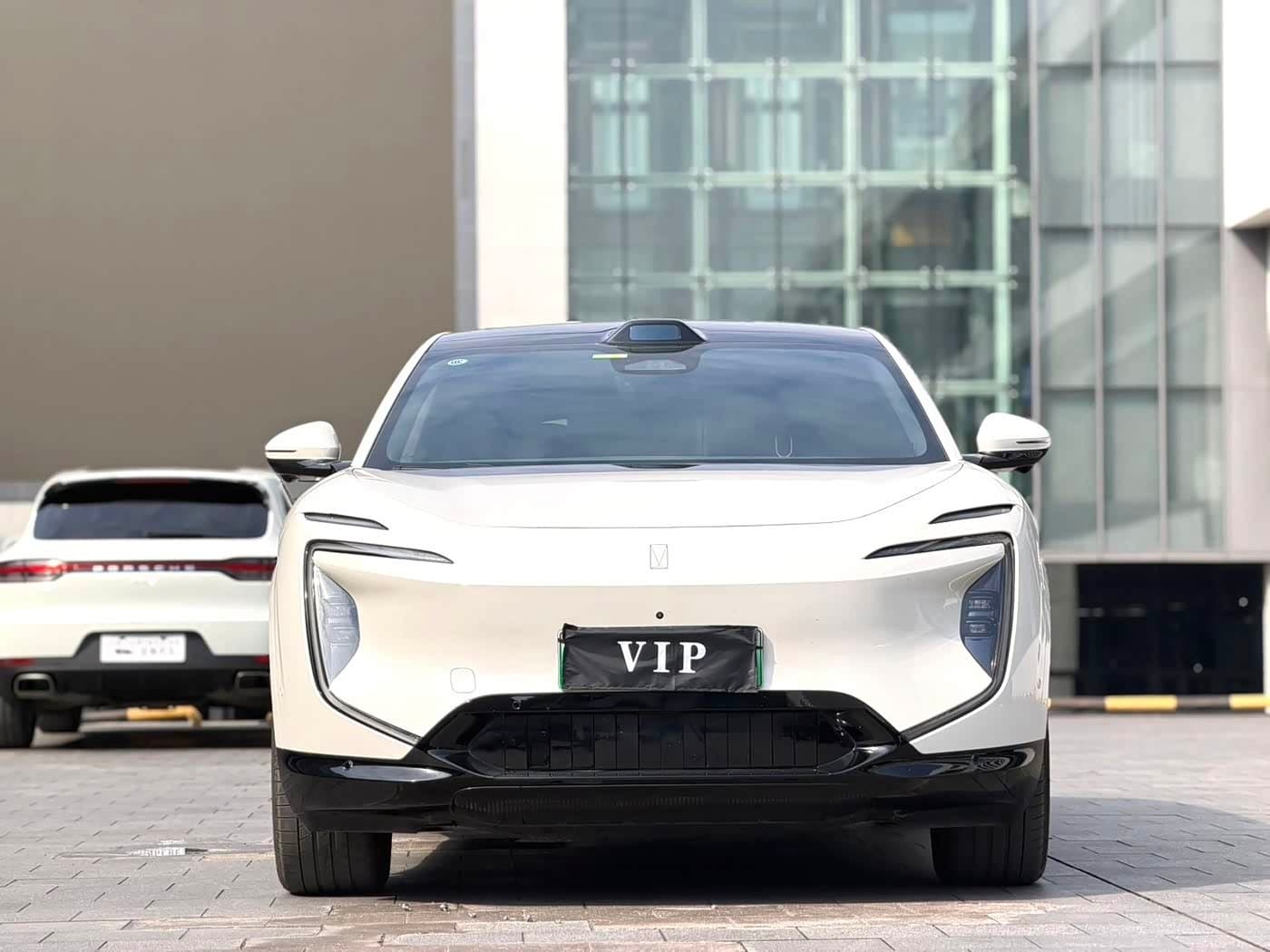 2025 Avatr 07 White, 8,000 km, China export – photo 2