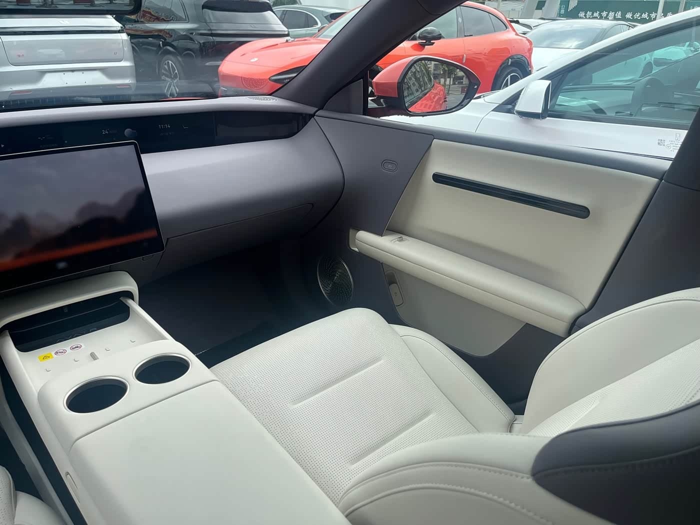 2025 Avatr 06 Red, 8,000 km, China export – photo 7