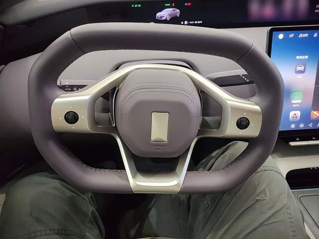2025 Avatr 12 Silbergrau, 4,200 km, China export – photo 7