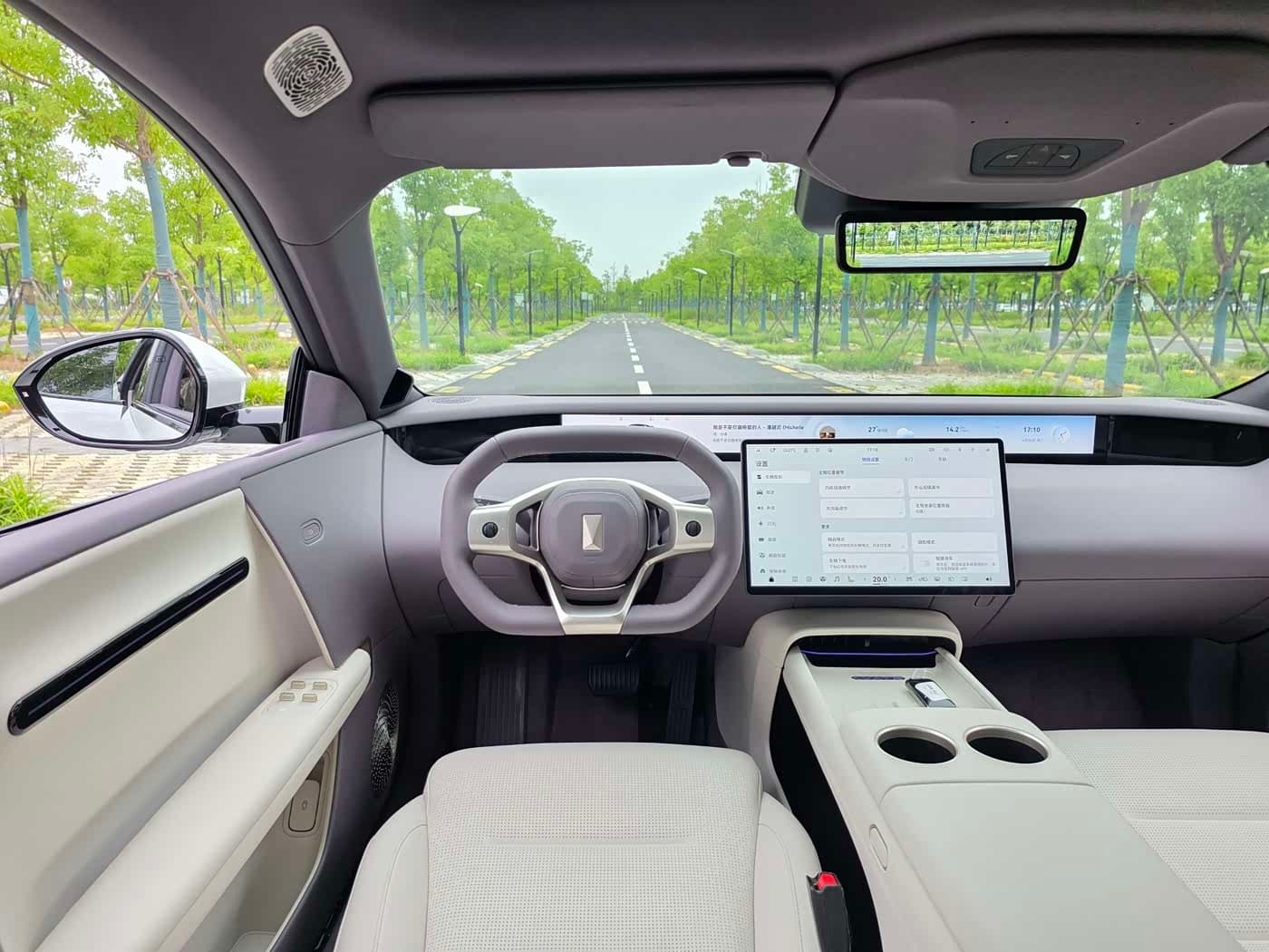 2025 Avatr 06 White, 4,000 km, China export – photo 17