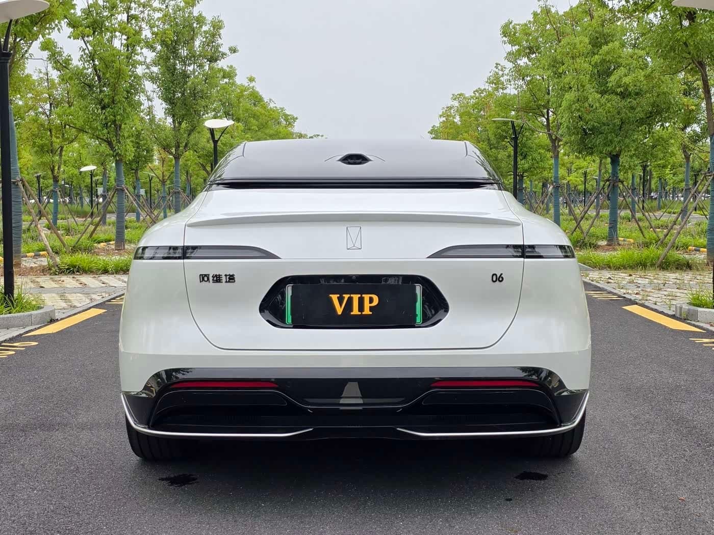 2025 Avatr 06 White, 4,000 km, China export – photo 5